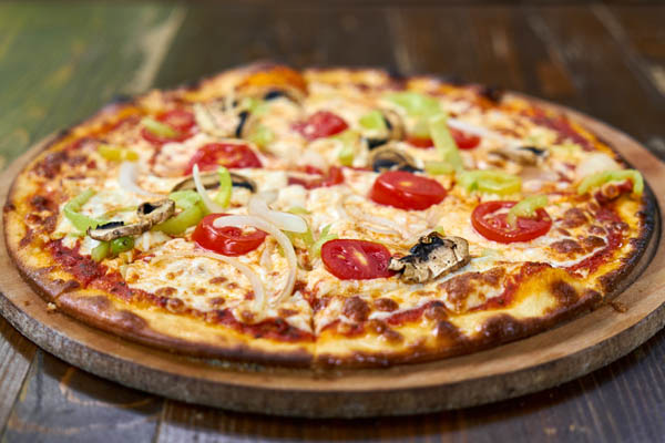 tomato-peppers-pizza